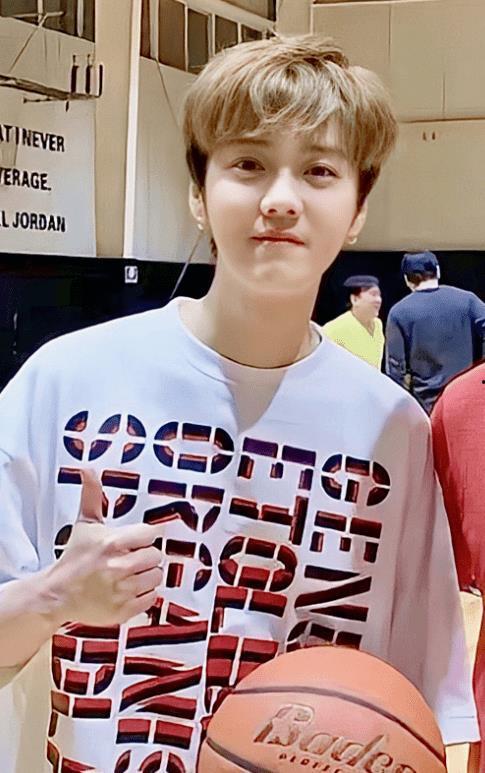 鹿晗最新动态爆料,跨界新尝试引发热议